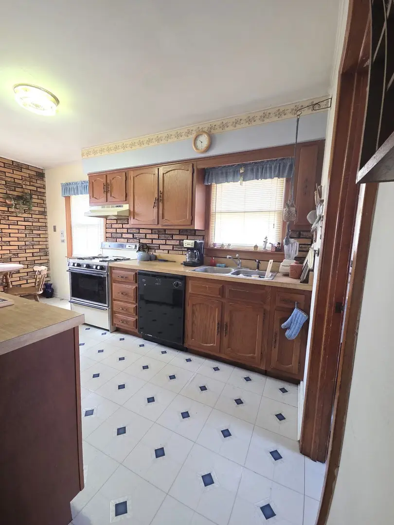 829 N Roy Avenue, Melrose Park, IL 60164 - #2