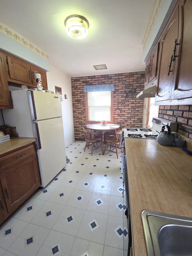 829 N Roy Avenue, Melrose Park, IL 60164 - #3