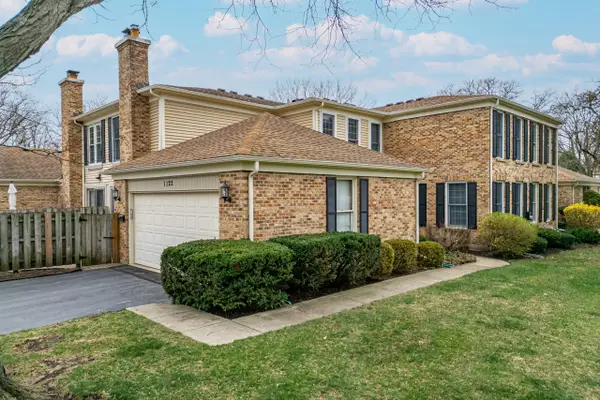 1122 Creekside Drive, Wheaton, IL 60189