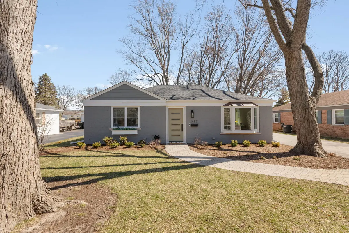 612 Kenwood Avenue, Libertyville, IL 60048 - #1