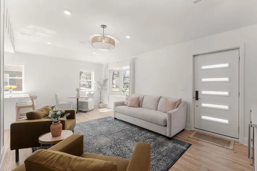 612 Kenwood Avenue, Libertyville, IL 60048 - #3