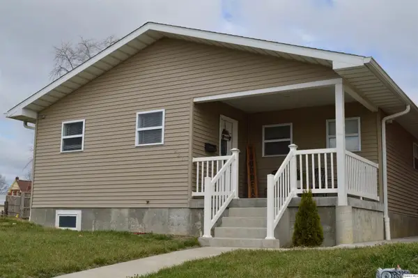 921 Adams, Quincy, IL 62301