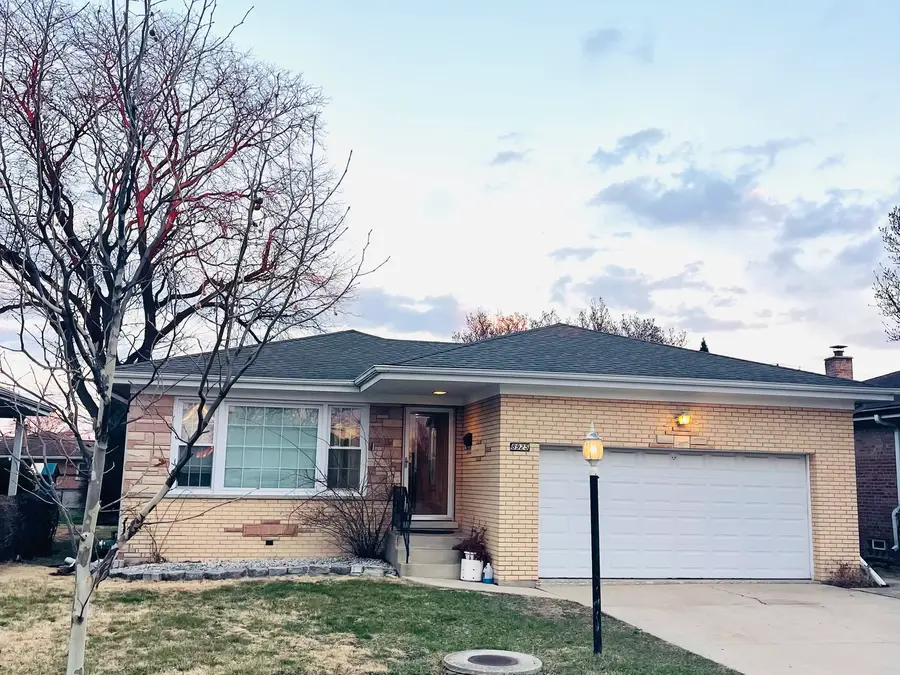 8925 Oriole Avenue, Morton Grove, IL 60053 - #2