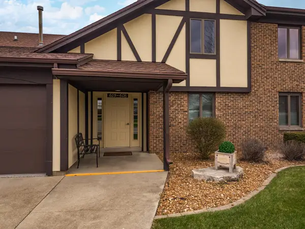 606 Carol Court #B-2, Pontiac, IL 61764