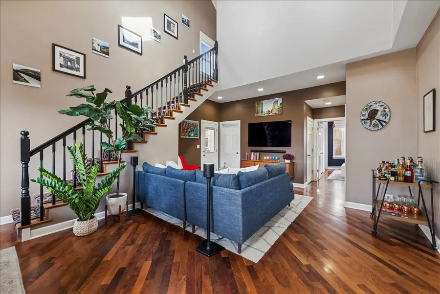 561 W Briar Place #305, Chicago, IL 60657 - #2