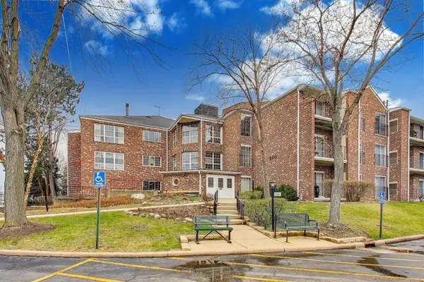 540 Biesterfield Road #301, Elk Grove Village, IL 60007