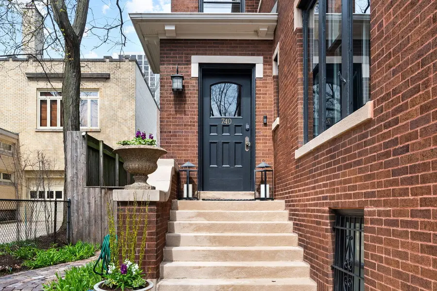 740 W Hutchinson Street, Chicago, IL 60613 - #3