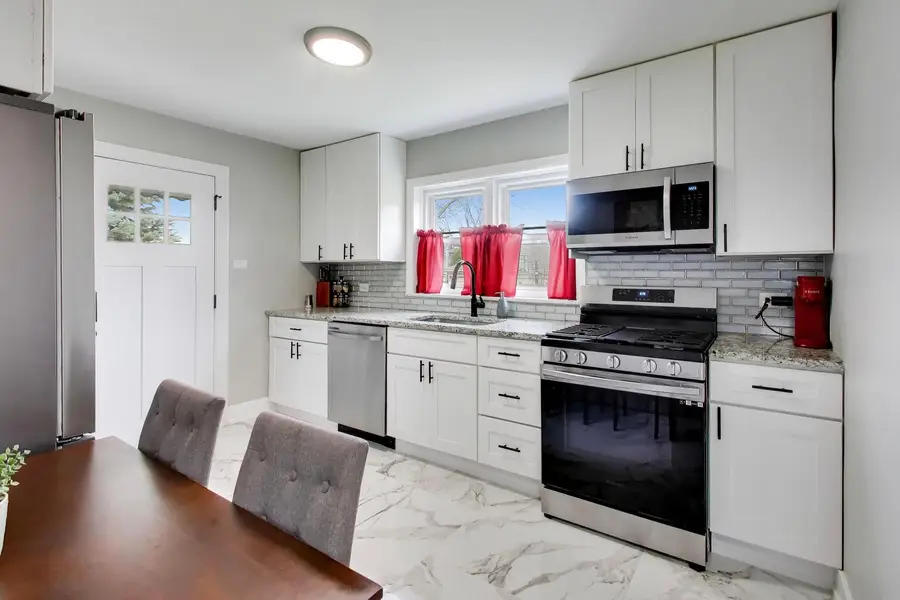 321 S Gilbert Avenue, La Grange, IL 60525 - #3