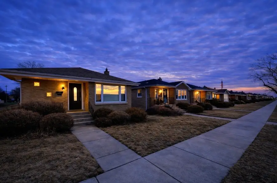 12401 Justine Street, Calumet Park, IL 60827 - #3