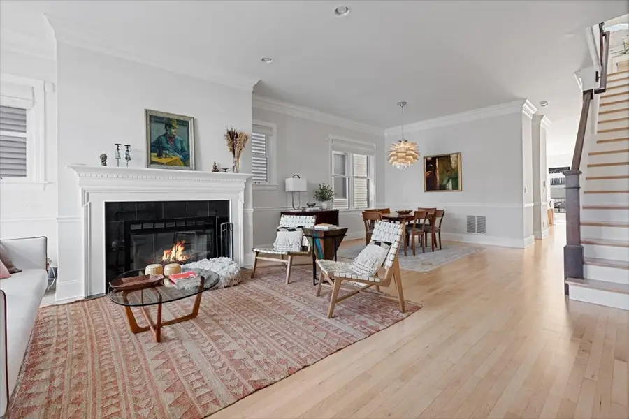 2131 W Melrose Street, Chicago, IL 60618 - #2