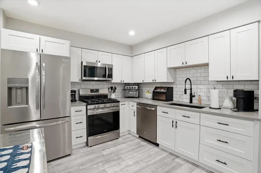 7 Adams Court, Streamwood, IL 60107 - #2