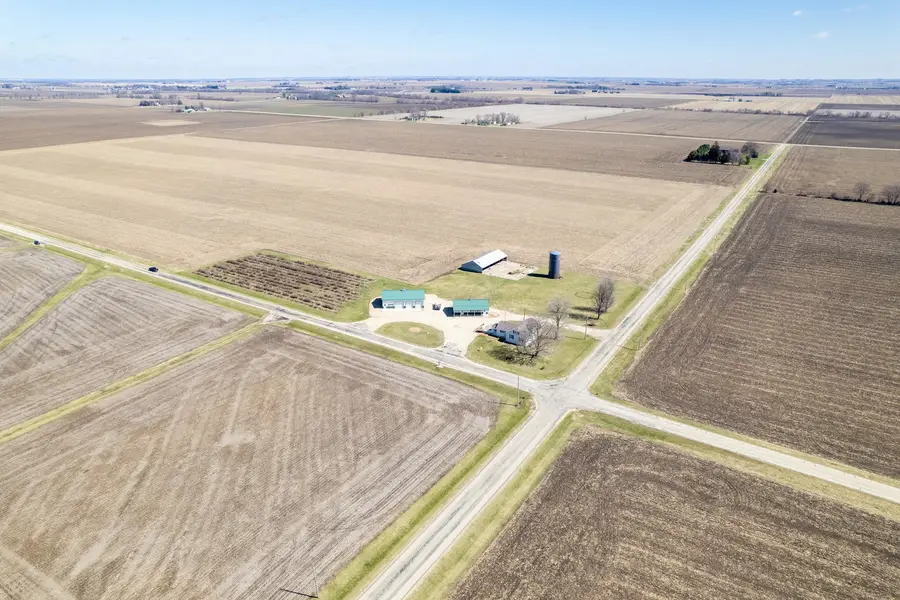 3405 S White Rock Road, Rochelle, IL 61068 - #3