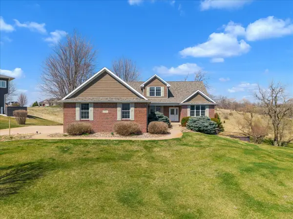 27090 238th Street, Le Claire, IA 52753