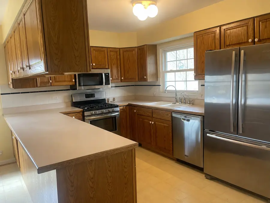 660 Versailles Circle #F, Elk Grove Village, IL 60007 - #2