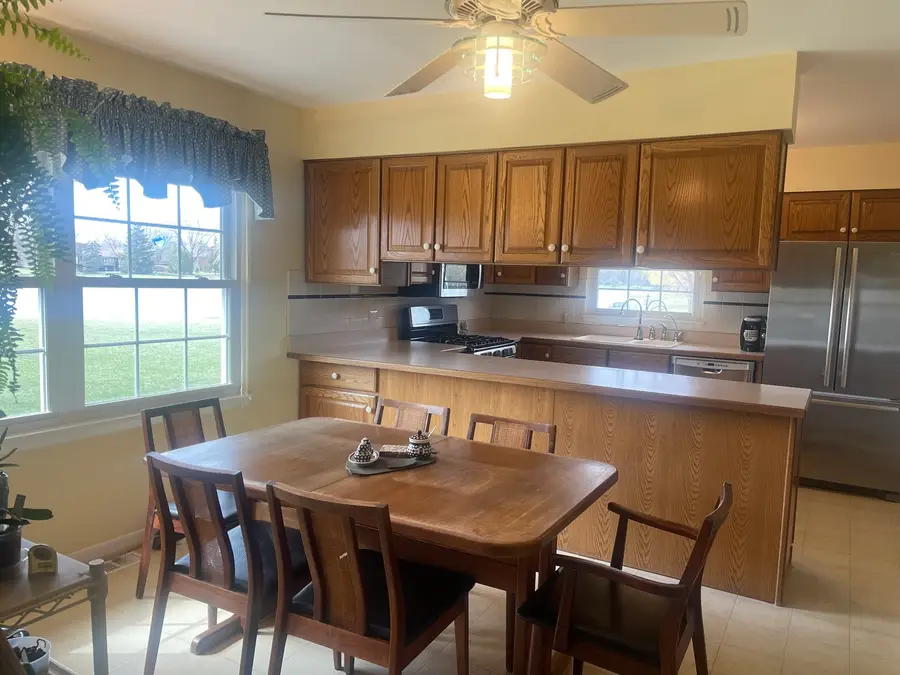 660 Versailles Circle #F, Elk Grove Village, IL 60007 - #3