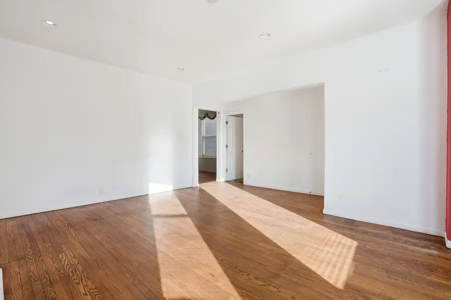 7223 S Coles Avenue, Chicago, IL 60649 - #3