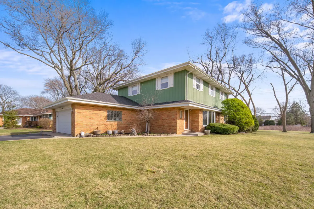 23 S Wildwood Drive, Prospect Heights, IL 60070 - #1