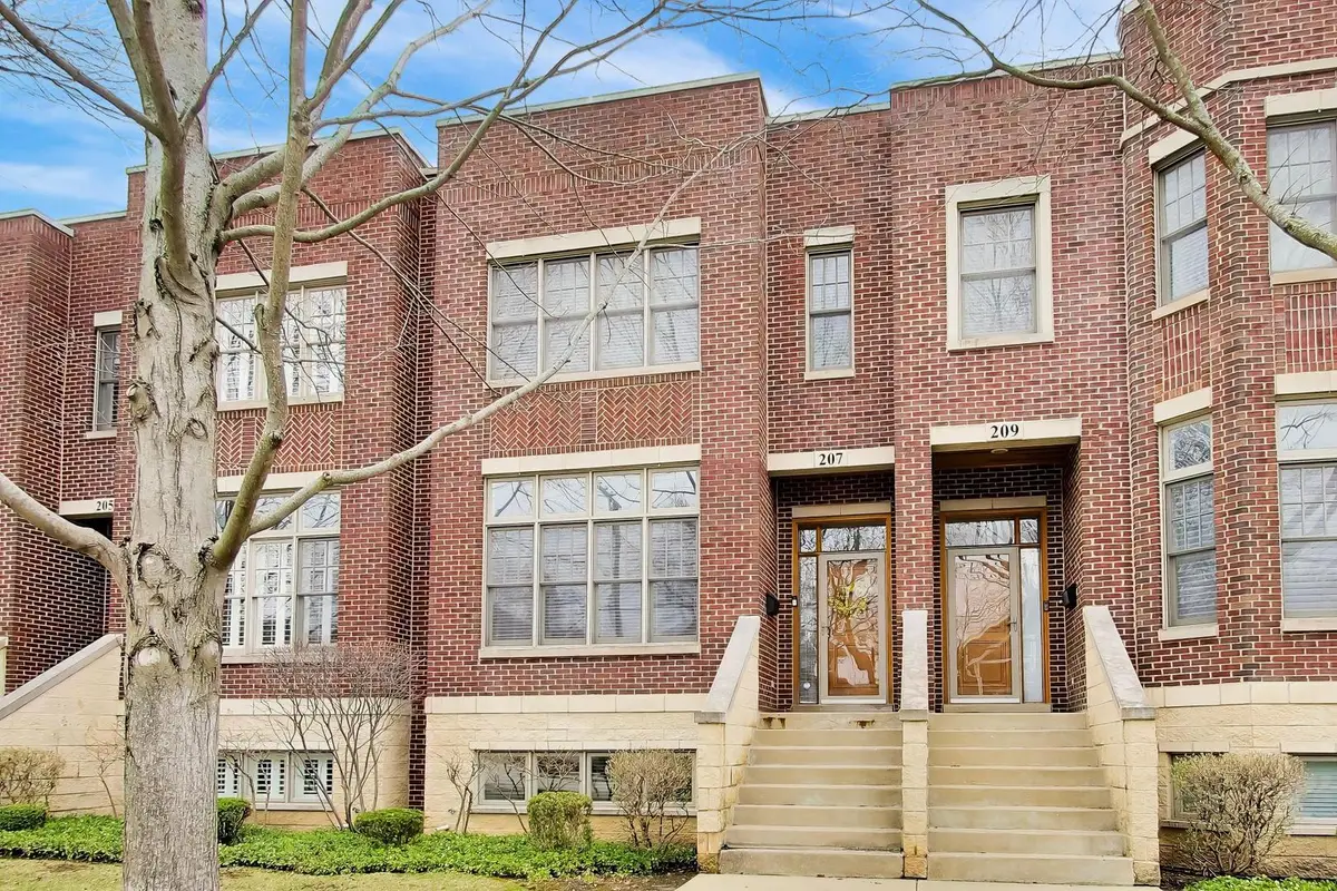 207 S Evergreen Avenue, Arlington Heights, IL 60005 - #1