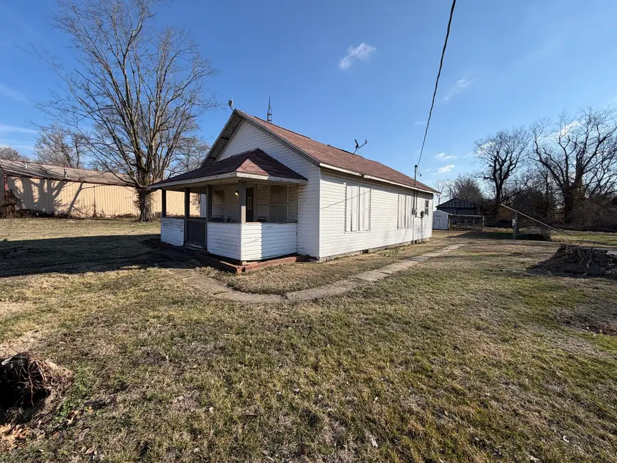 509 W Main Street, Walnut Hill, IL 62893 - #2