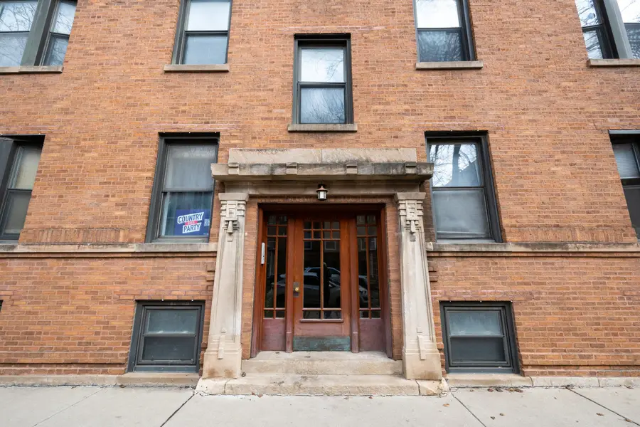 3052 W Sunnyside Avenue #3, Chicago, IL 60625 - #2