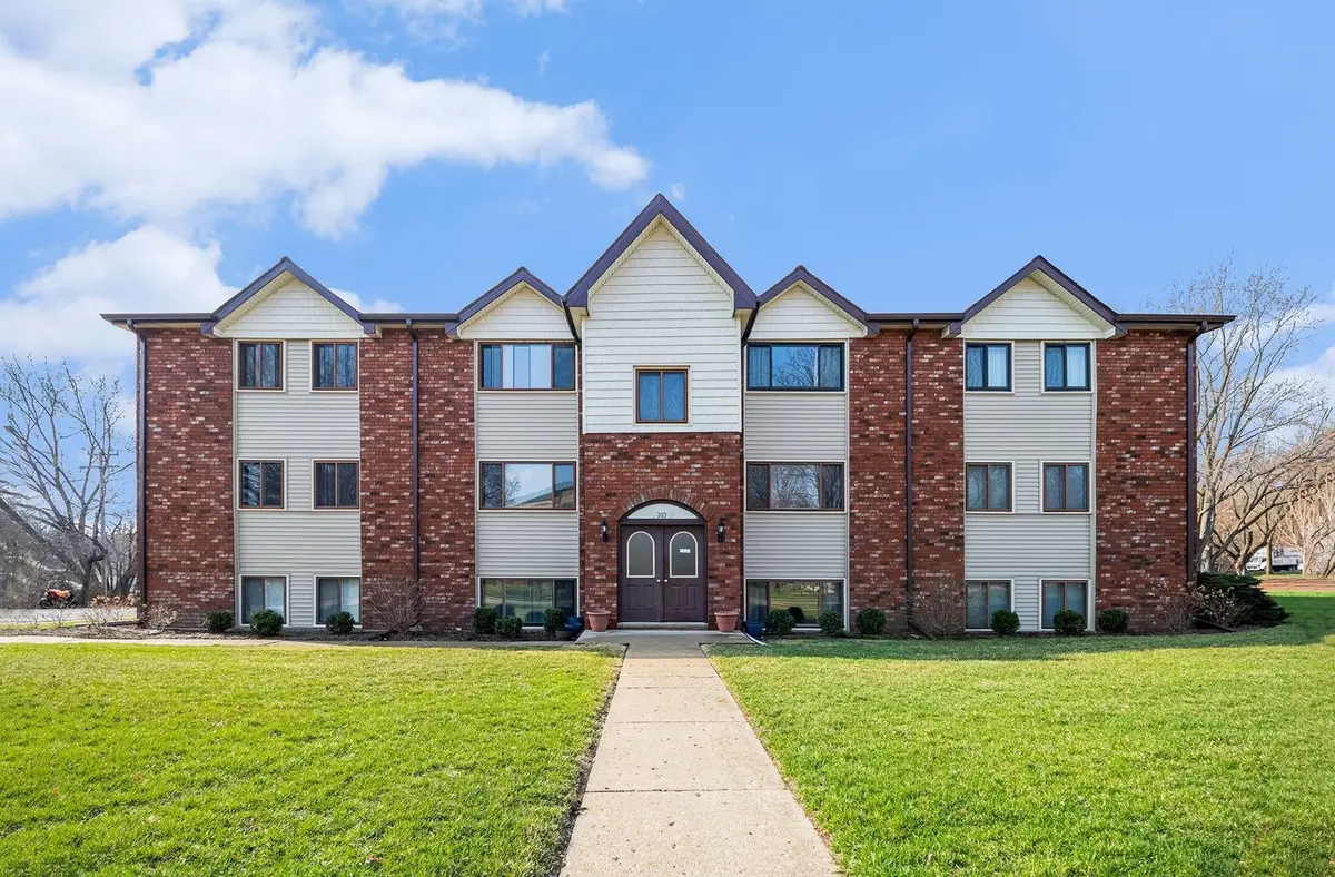 319 Dunning Avenue #3A, West Dundee, IL 60118 - #1