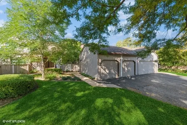 1290 Oak Hill Road #D, Lake Barrington, IL 60010