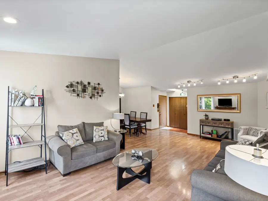 387 Elizabeth Drive #D, Wood Dale, IL 60191 - #3