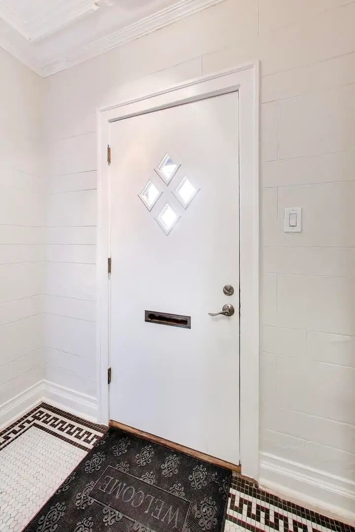 6503 N Maplewood Avenue, Chicago, IL 60645 - #3