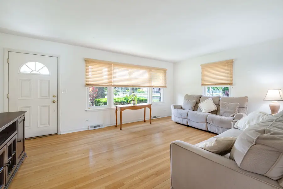 913 S Mitchell Avenue, Elmhurst, IL 60126 - #2