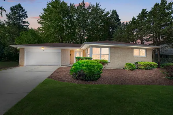 92 N Airlite Street, Elgin, IL 60123