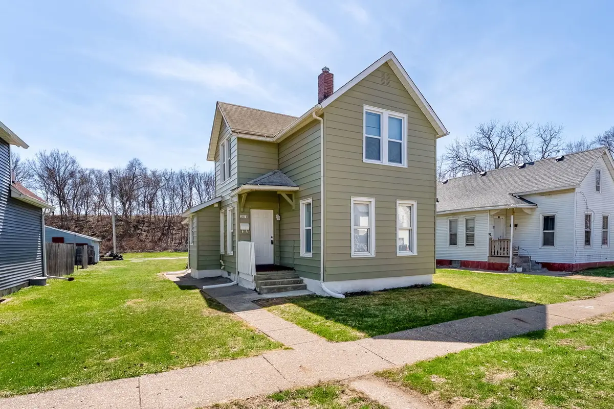 1819 W 6th Street, Davenport, IA 52802 - #1