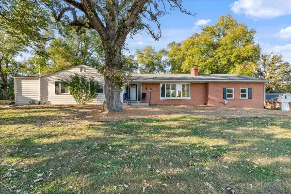 8210 Ridgewood Road, Rock Island, IL 61201