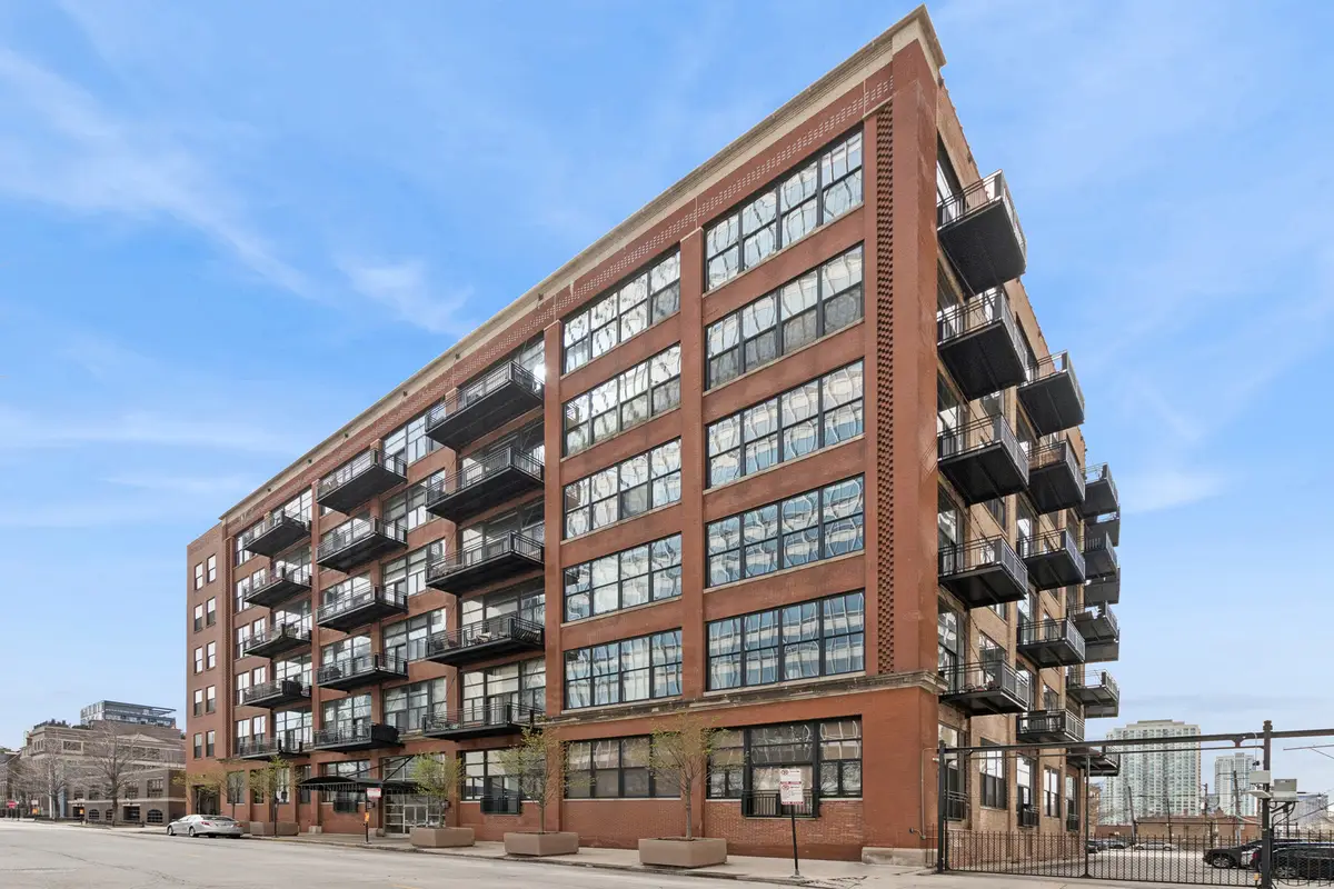 525 W Superior Street #325, Chicago, IL 60654 - #1