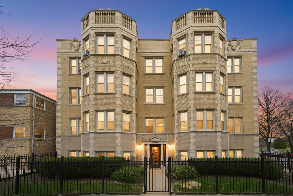 6205 N Oakley Avenue #2, Chicago, IL 60659 - #1