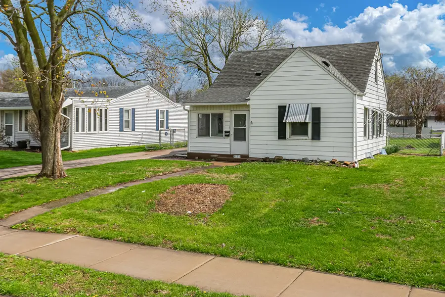 2202 46th Street, Moline, IL 61265 - #3