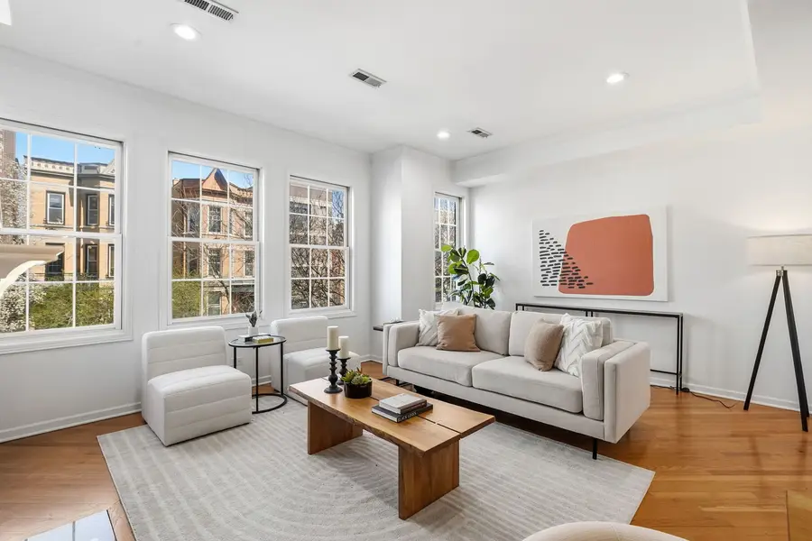 909 W Roscoe Street #2, Chicago, IL 60657 - #3