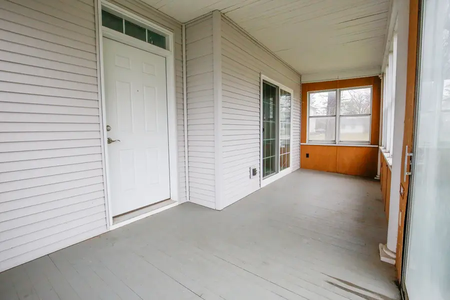 529 E Mckenney Street, Dixon, IL 61021 - #3