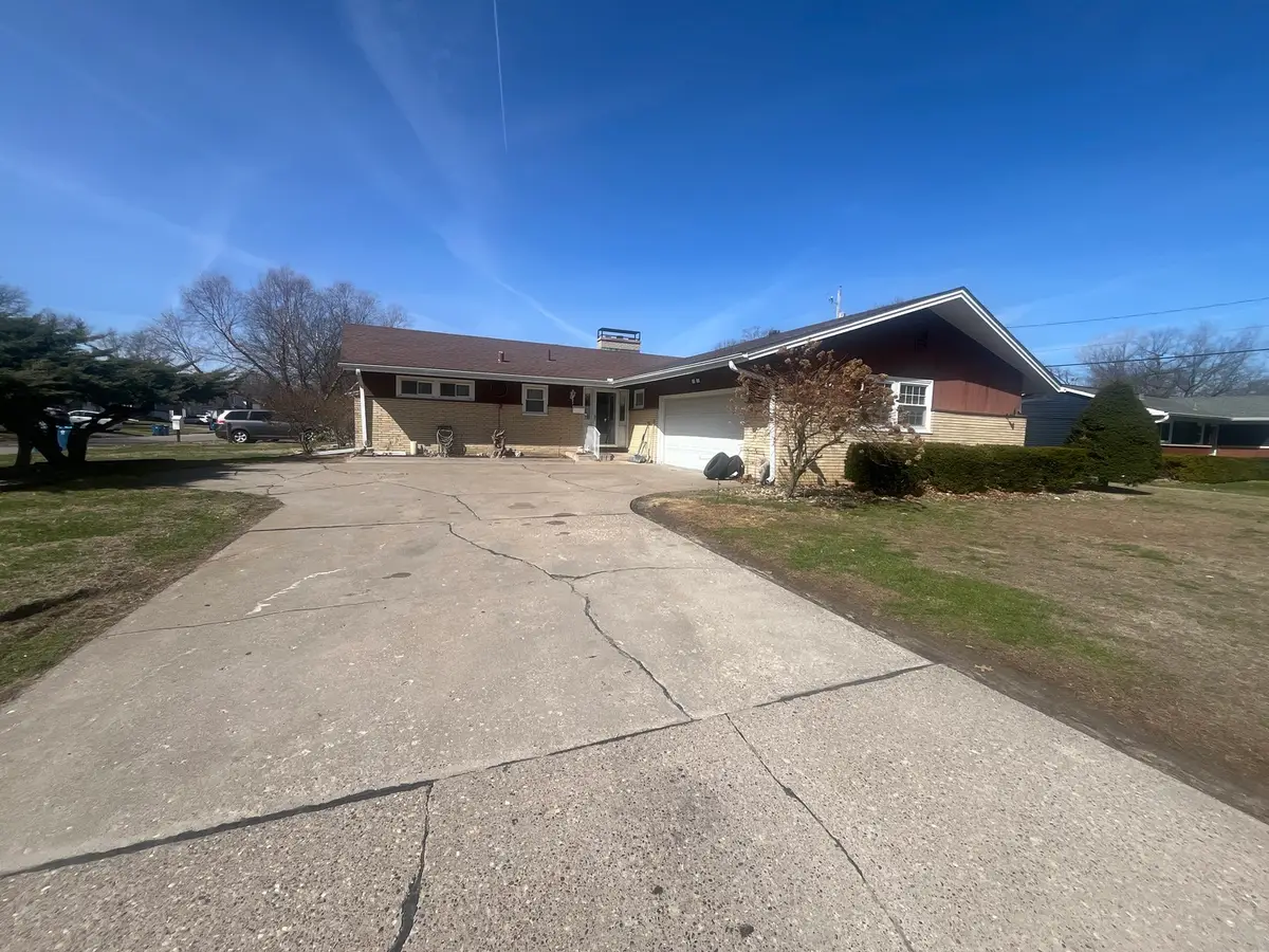 4019 5th Street, East Moline, IL 61244 - #1