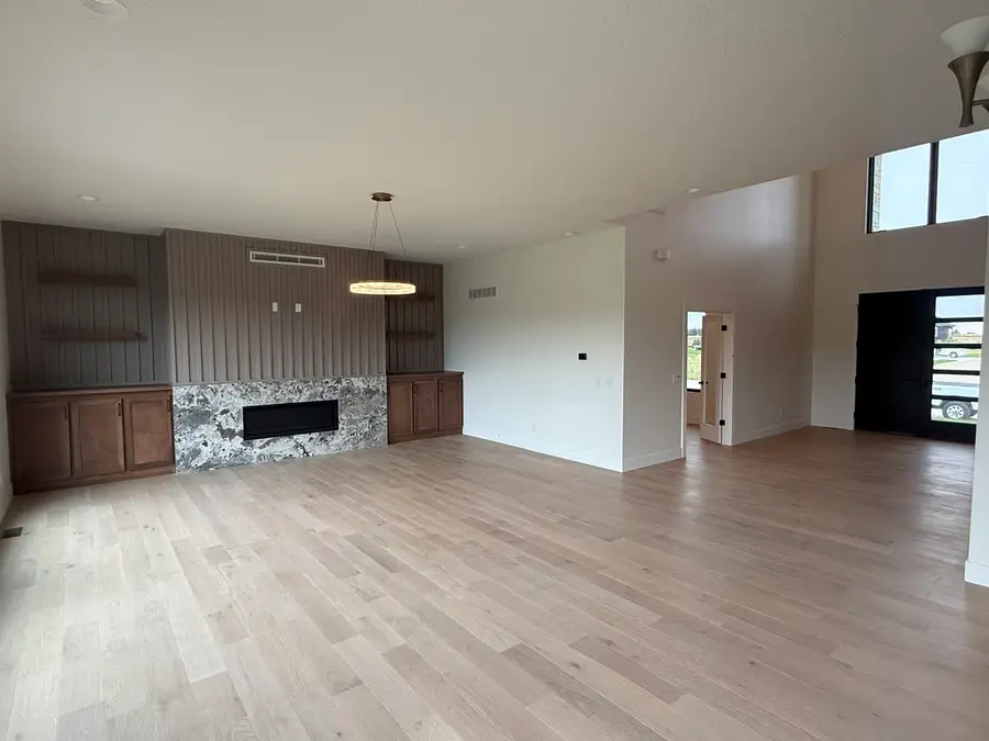 6382 Pelican Street, Bettendorf, IA 52722 - #2