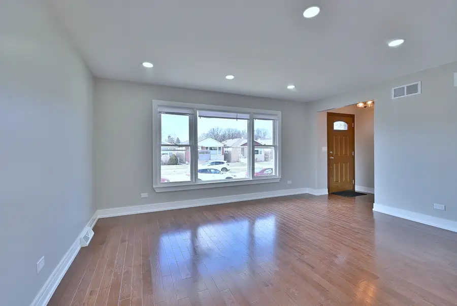 5435 N Mobile Avenue, Chicago, IL 60630 - #3