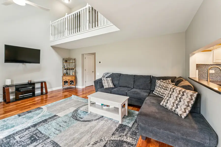 1426 W Sapphire Drive, Hoffman Estates, IL 60192 - #3