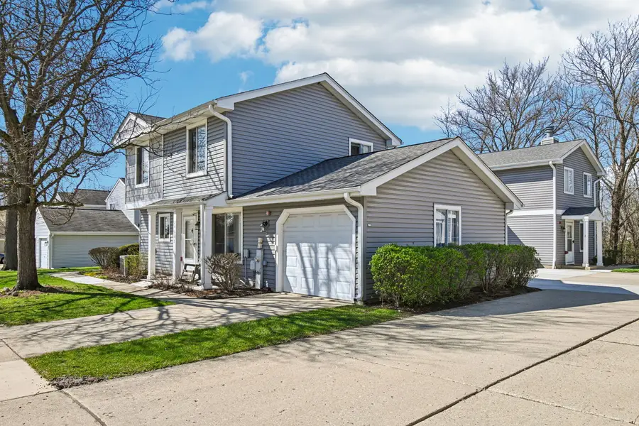 2466 Brunswick Circle #D, Woodridge, IL 60517 - #3