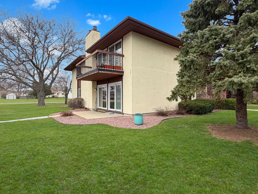 1801 S Yellow Creek Court #A1, Freeport, IL 61032 - #3