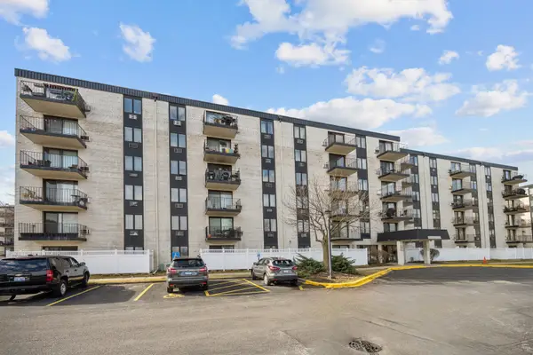 9118 W Elmwood Drive #3K, Niles, IL 60714