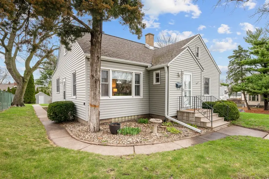 925 12th Avenue, Moline, IL 61265 - #2