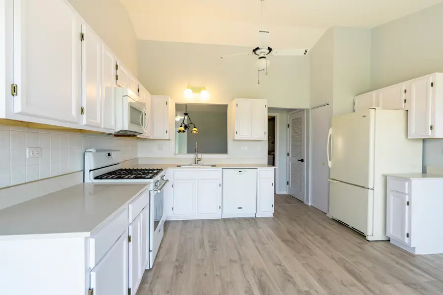 629 W Streamwood Boulevard #B, Streamwood, IL 60107 - #3