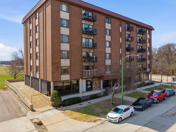 8359 W Addison Street #207, Chicago, IL 60634