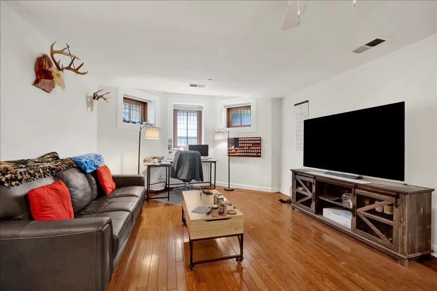 550 W Surf Street #002, Chicago, IL 60657 - #3