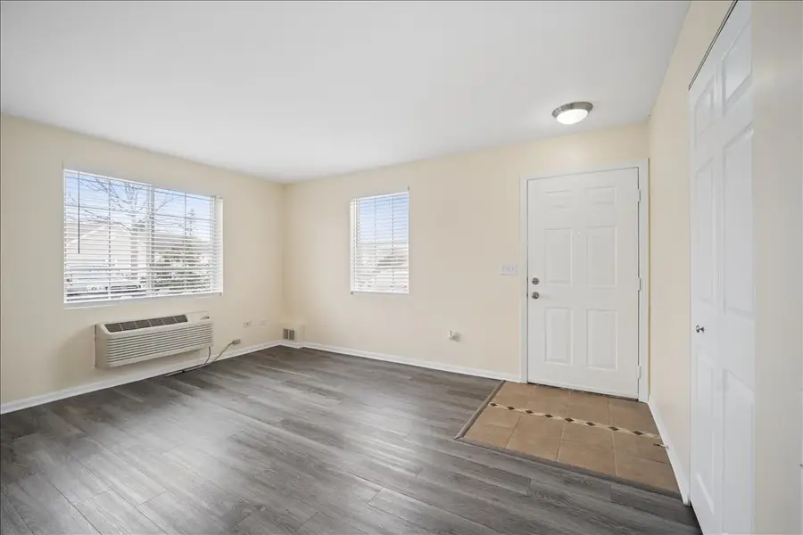 101 Silverstone Drive #101, Carpentersville, IL 60110 - #3