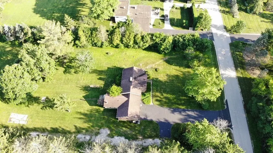 1270 Benson Lane, Green Oaks, IL 60048 - #3